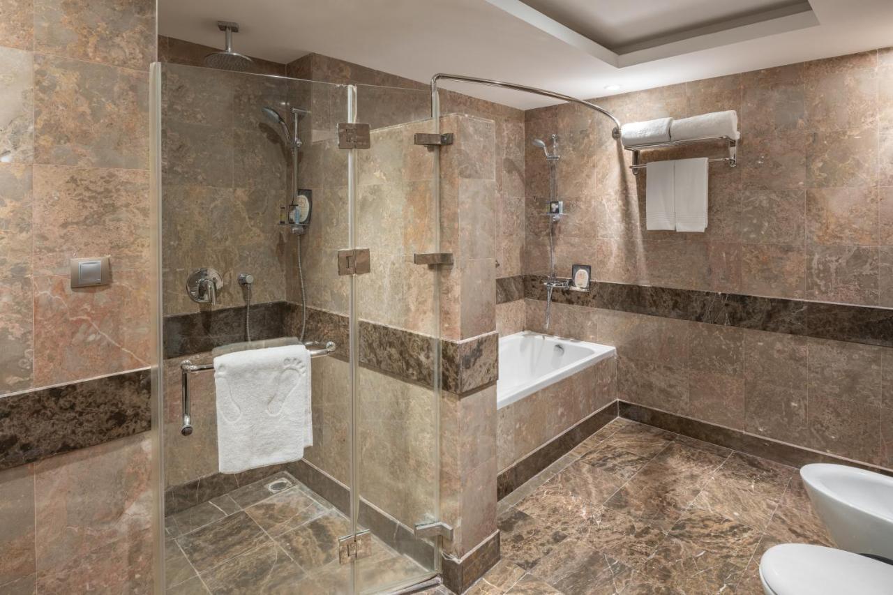 Millennium Makkah Al Naseem Mekka Eksteriør billede Bathroom